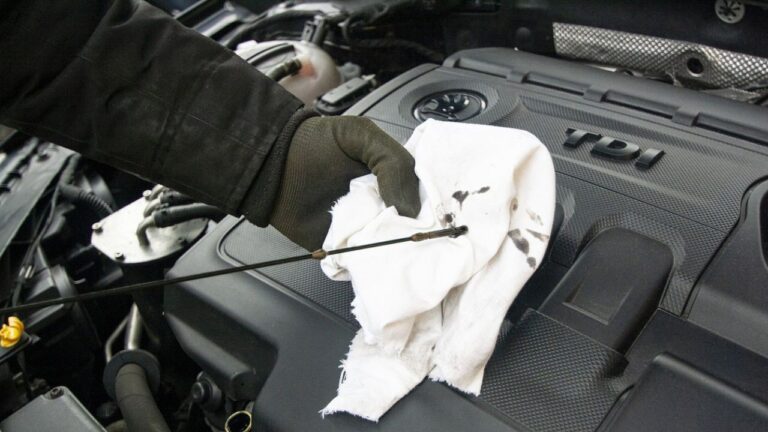 Vérification du Niveau d’Huile Moteur